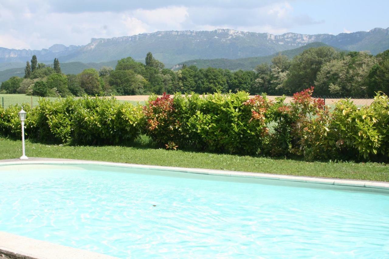 Le Domaine Des Rouges Queues Hotell Chateaudouble  Eksteriør bilde